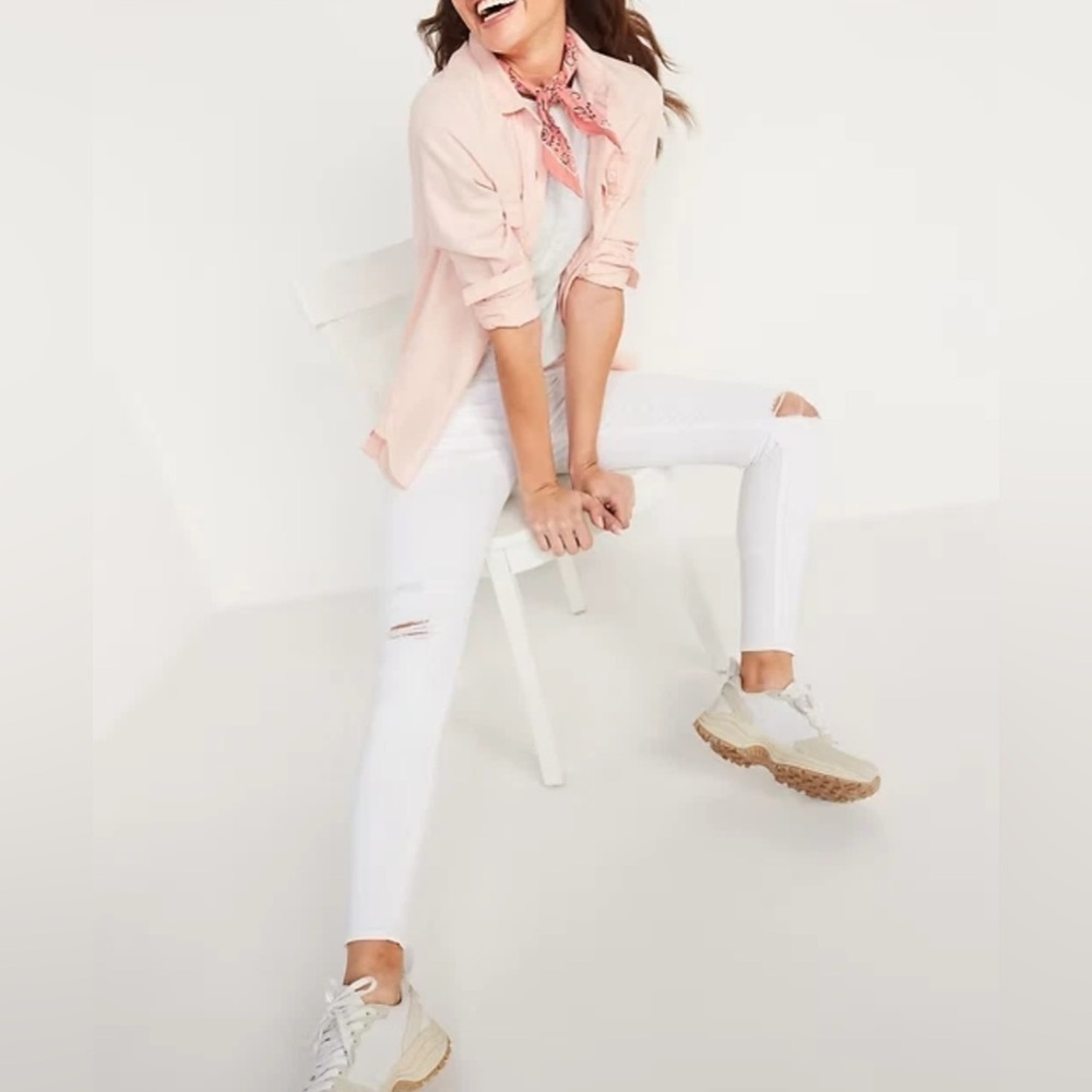 Old Navy White Rockstar Super Skinny Jeggings with Distressed Details